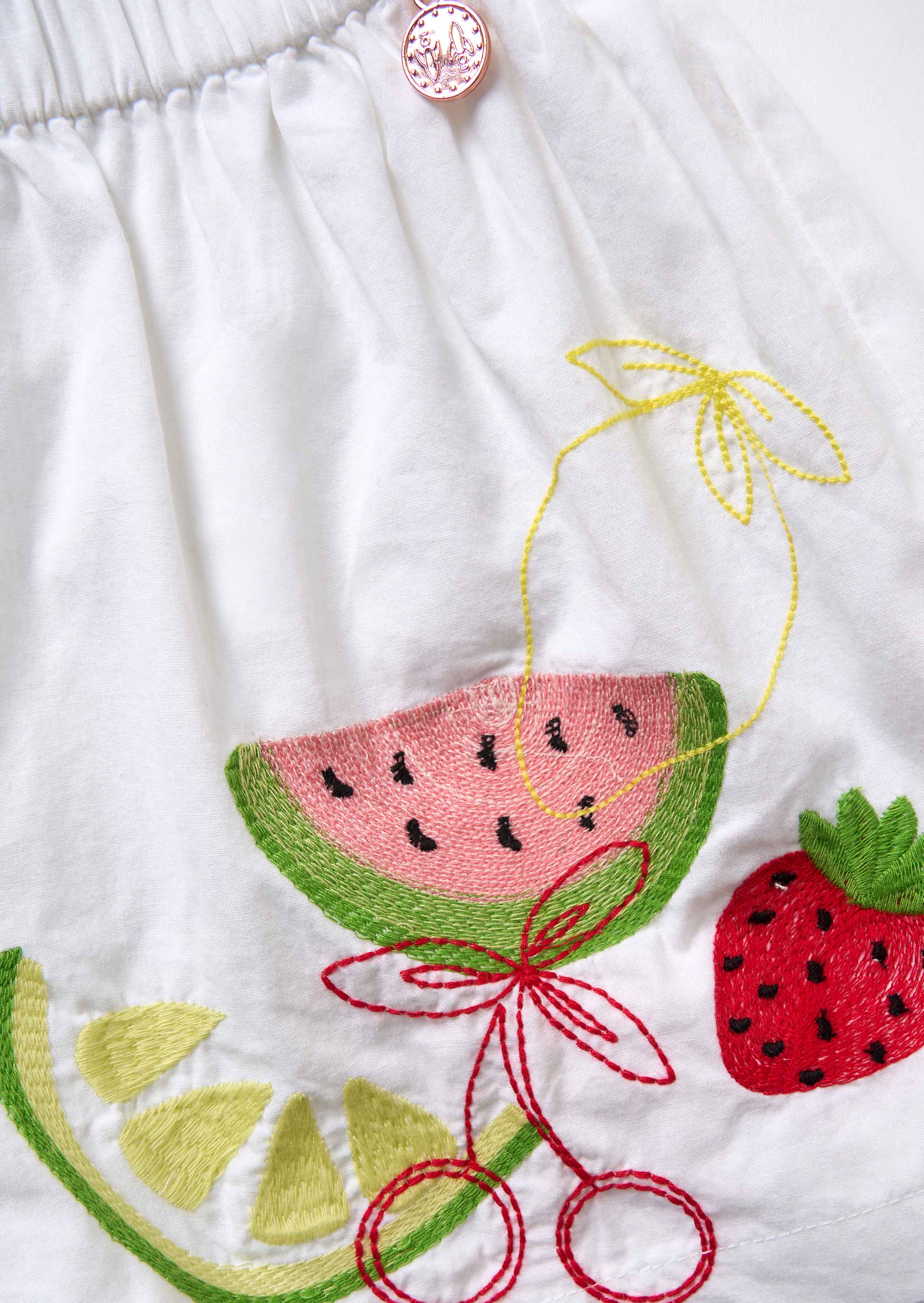 Outfit White Embroidered Short