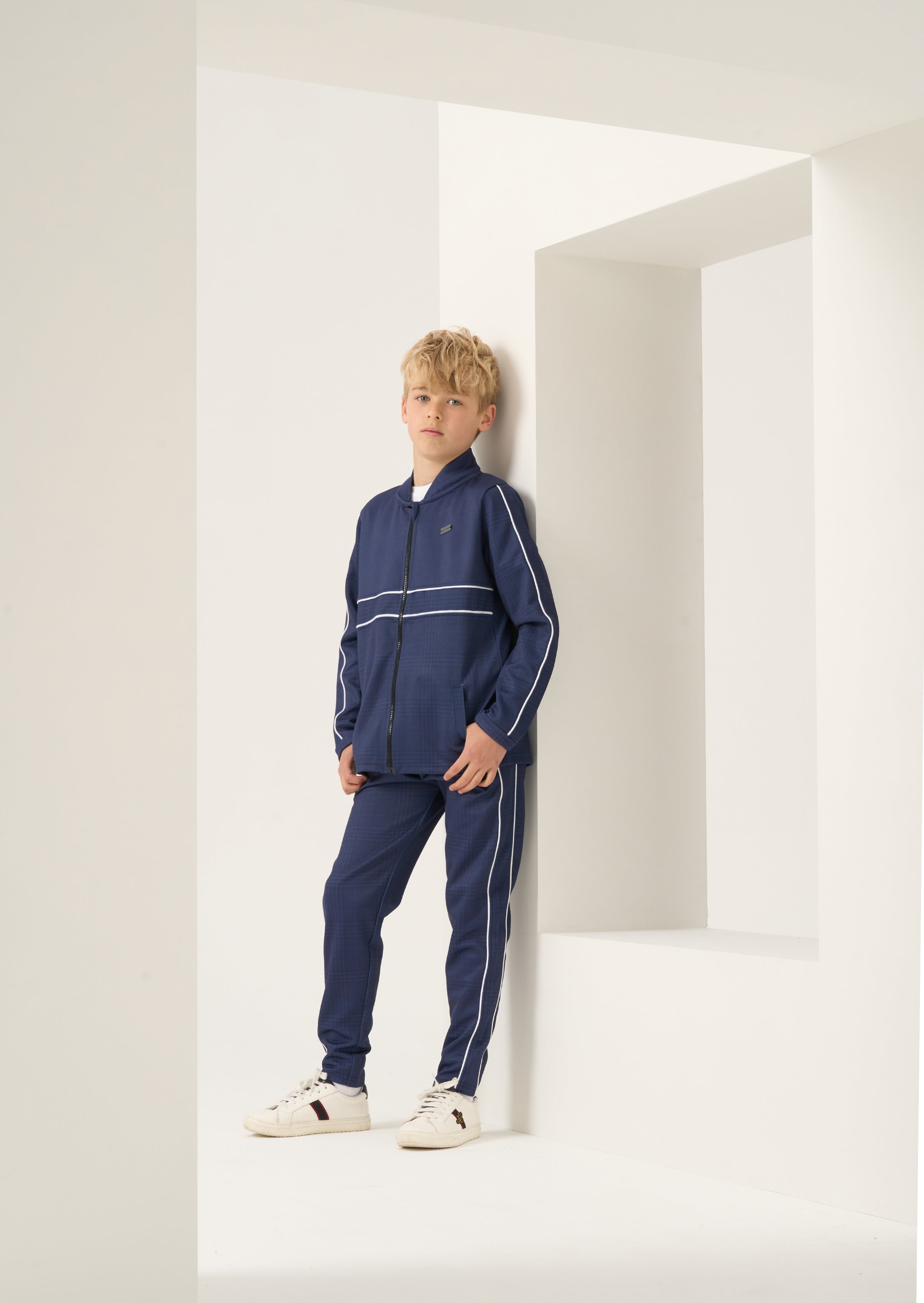 Boys Solid Navy Full Sleeves Sweat Jacket