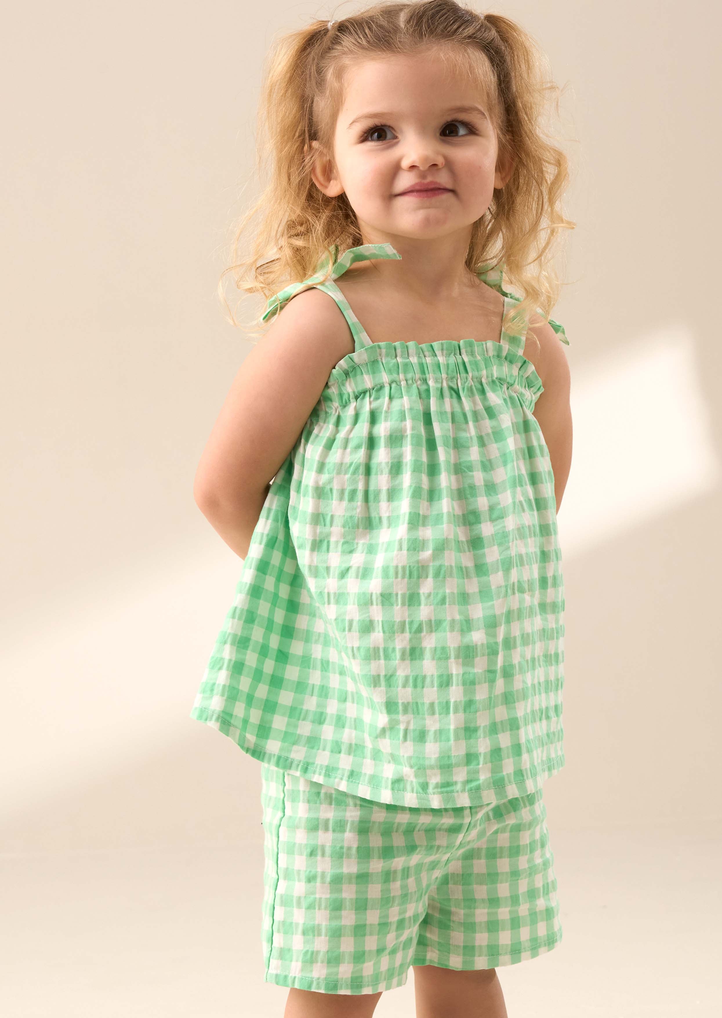 Cropped Girl Green Gingham Top And Shorts