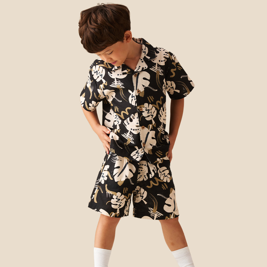 Finn Leaf Print Textured Short