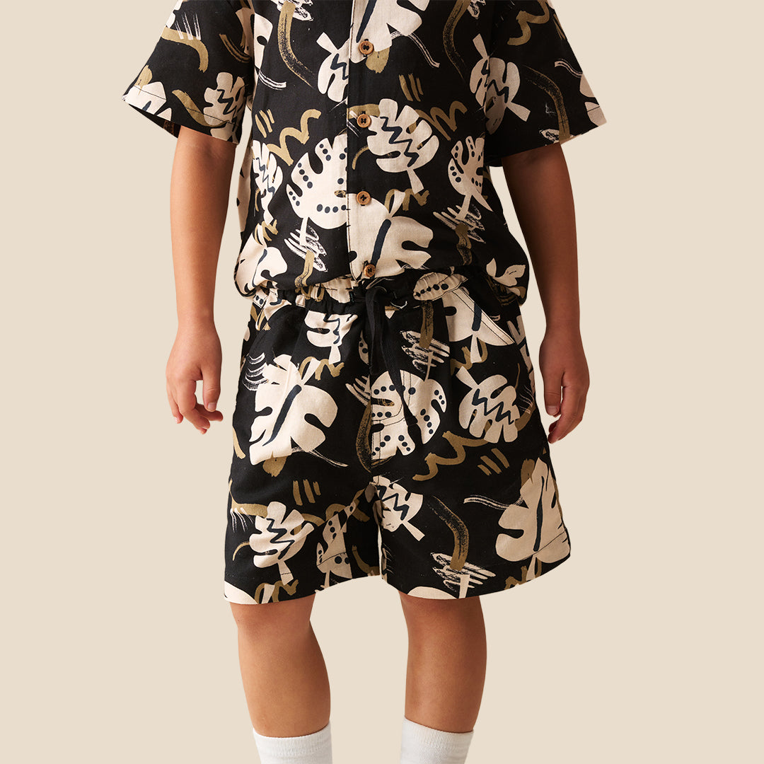 Finn Leaf Print Textured Short